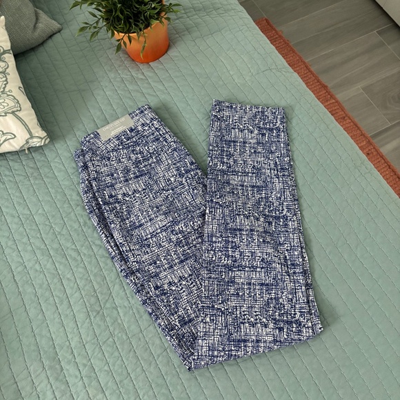 NWT Chicos Brigitte Blue Grid So Slimming Slim Leg Pant  Sz 6T - Picture 9 of 11